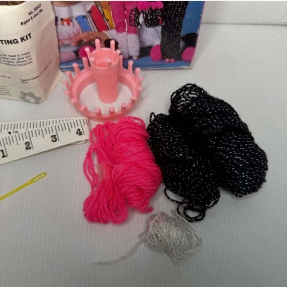 Vtg 1986 Barbie Glitter Knitting Kit Make Doll Clothes with Instructions Girls